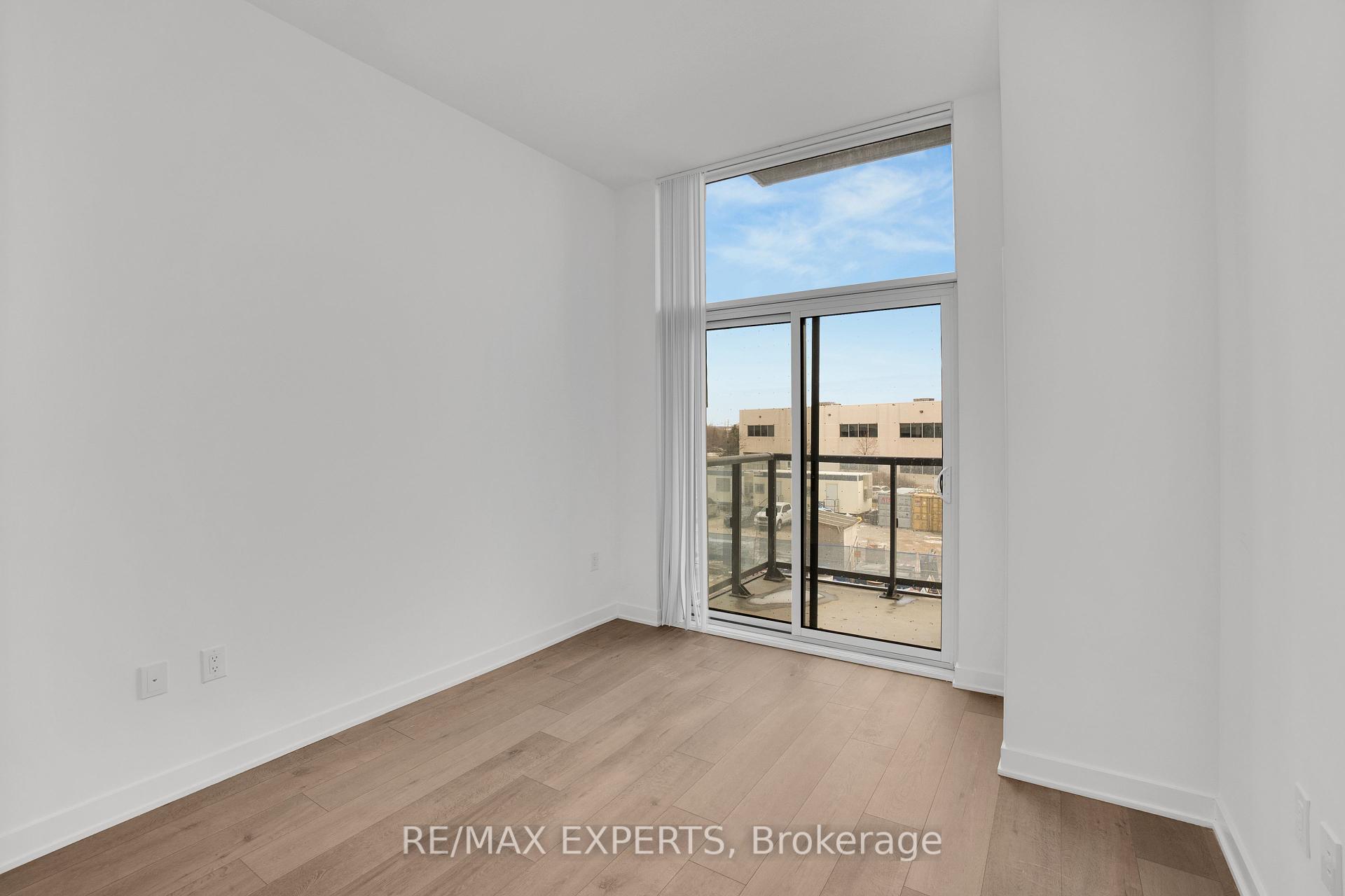 2 Bedrooms Condo at 60 Honeycrisp,  Vaughan For sale