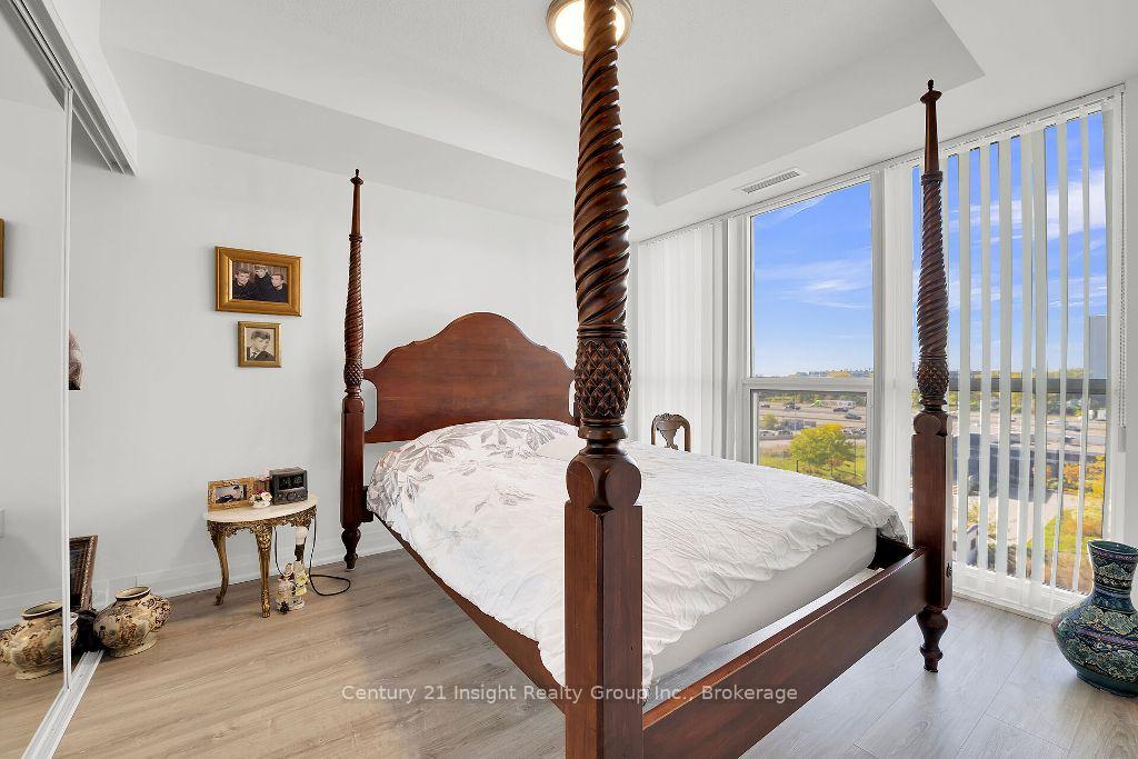 1 Bedroom Condo at 10 Gibbs,  Toronto For sale
