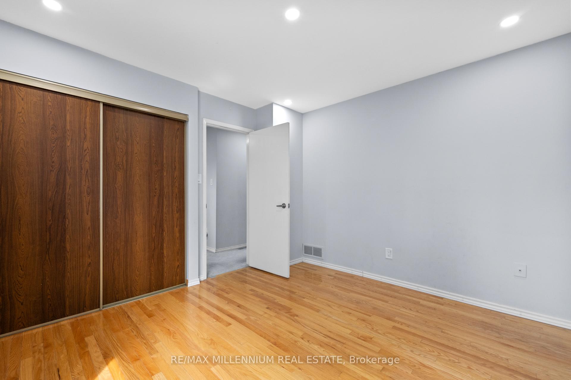 4 Bedrooms Condo at 3339 Council Ring, Mississauga For sale