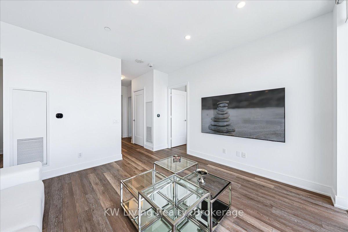2 Bedrooms Condo at 70 Annie Craig, Toronto For sale