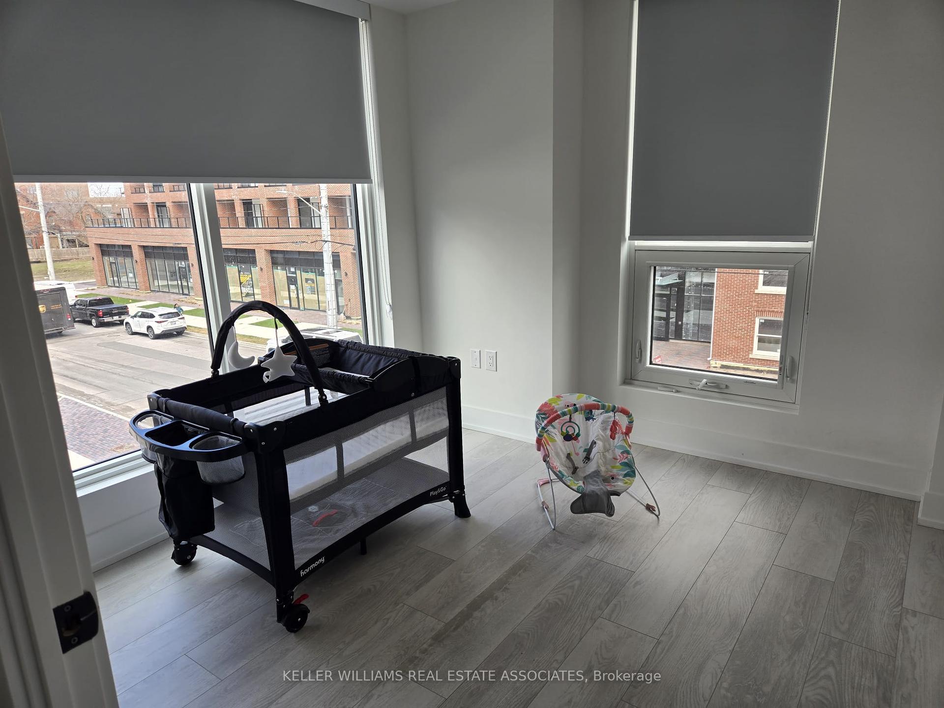 2 Bedrooms Condo at 2450 Old Bronte, Oakville For sale