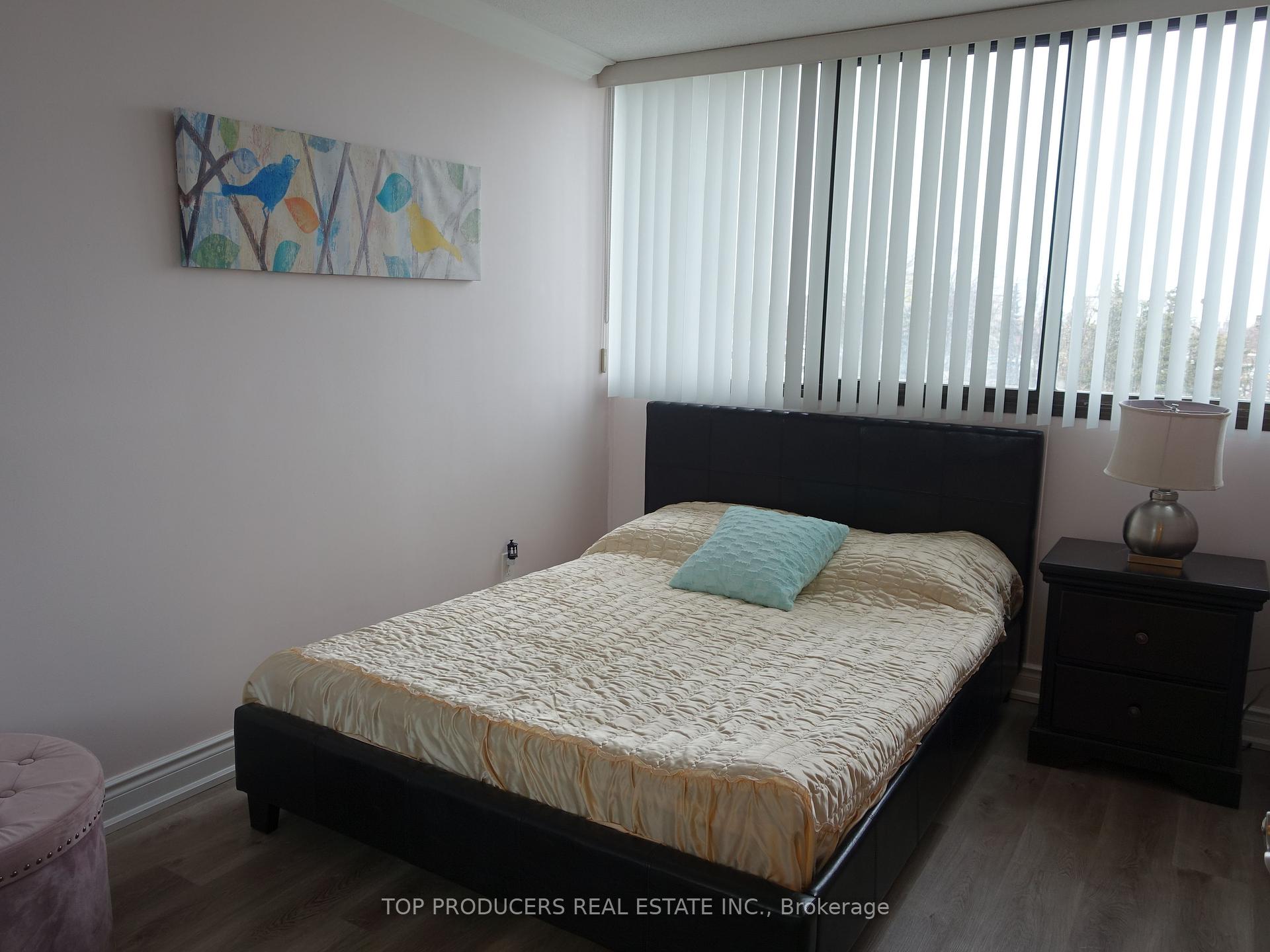 2 Bedrooms Condo at 1333 Bloor,  Mississauga For sale