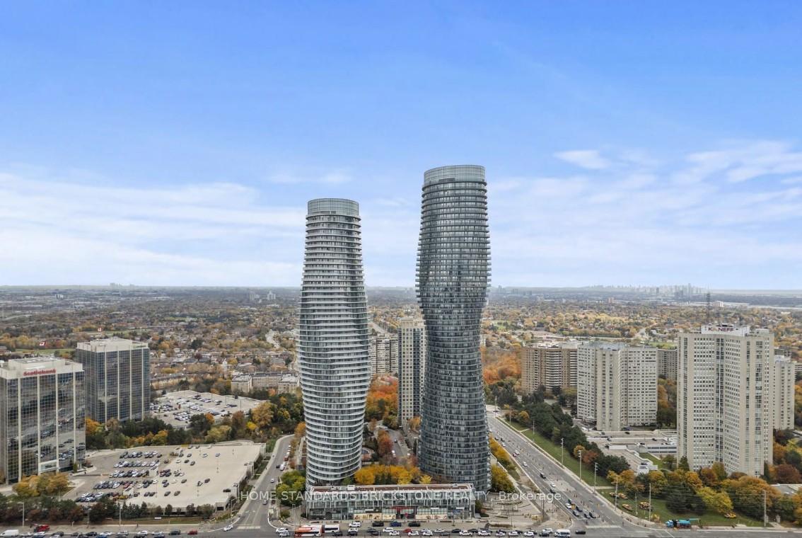 3 Bedrooms Condo at 50 Absolute, Mississauga For sale