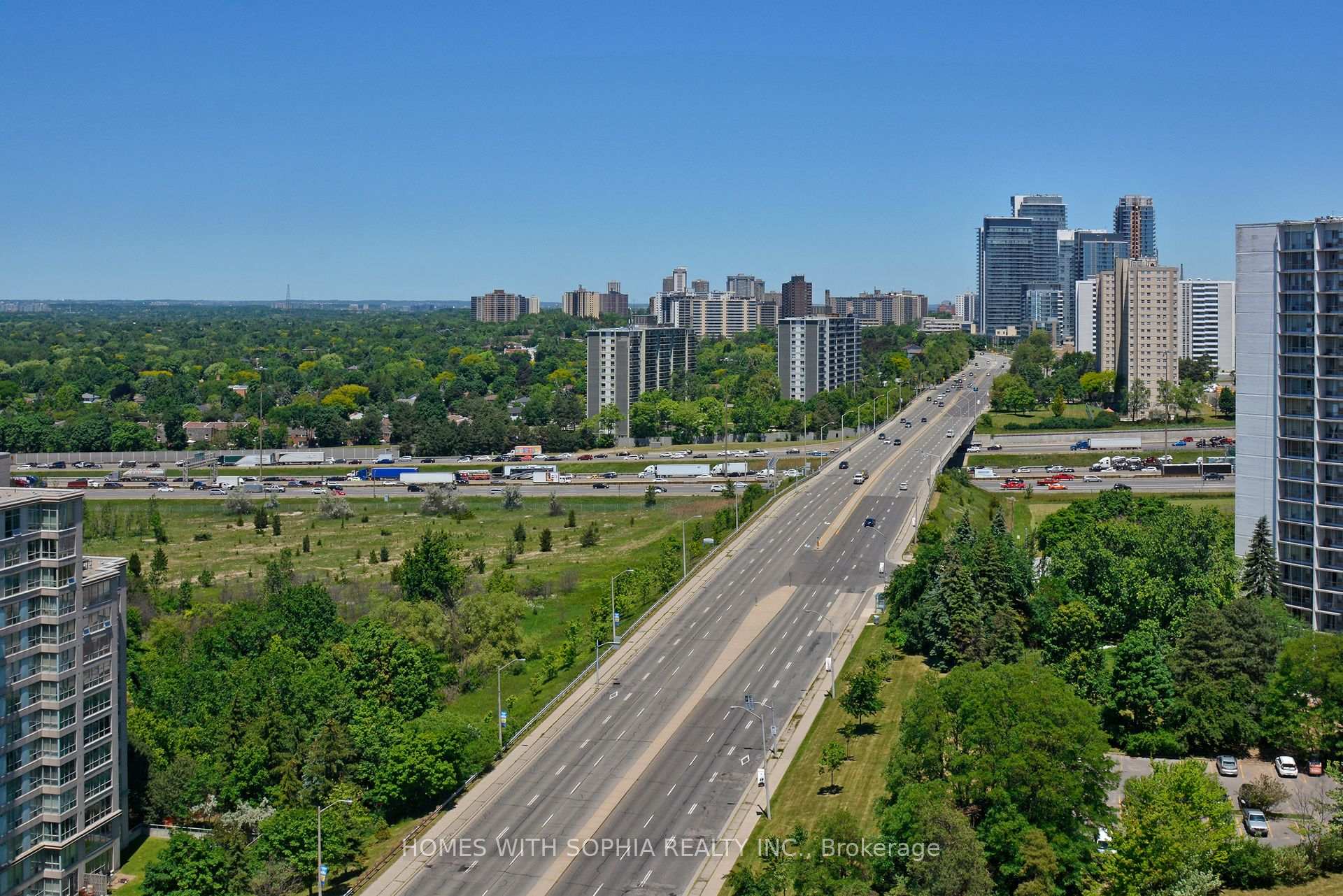 2 Bedrooms Condo at 18 Graydon Hall, Toronto For sale