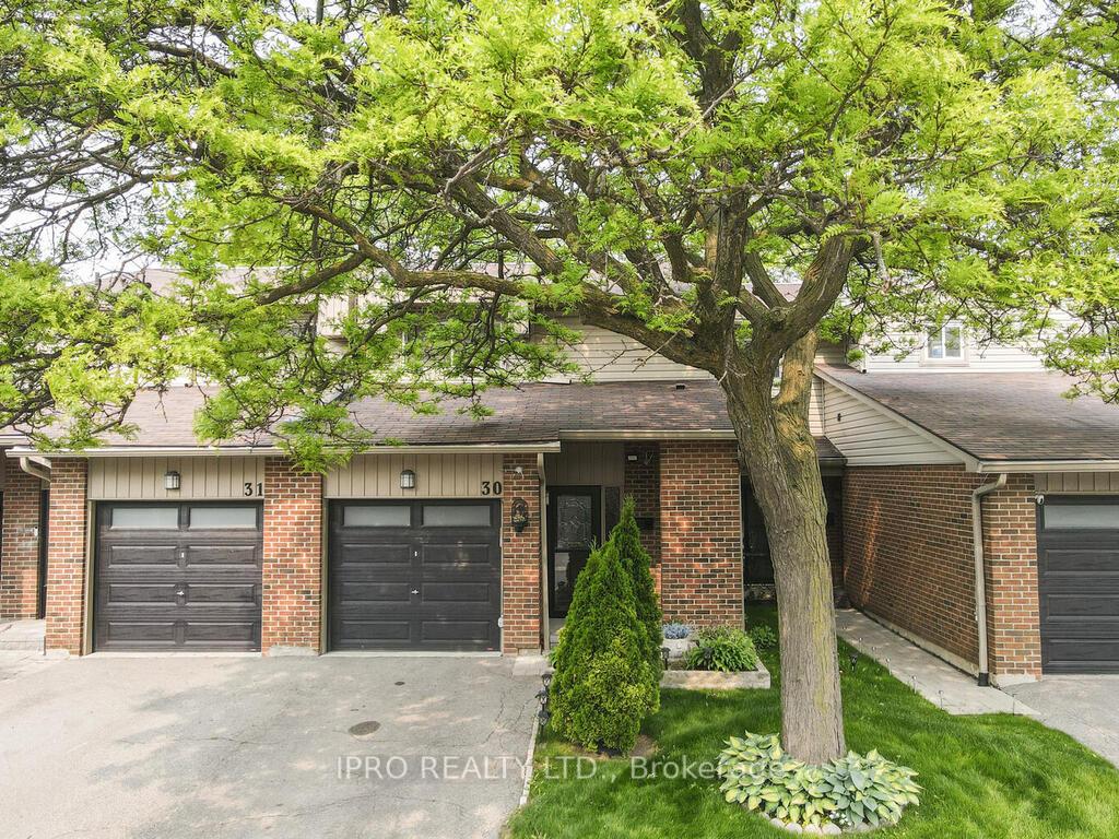 4 Bedrooms Condo at 485 Meadows, Mississauga For sale