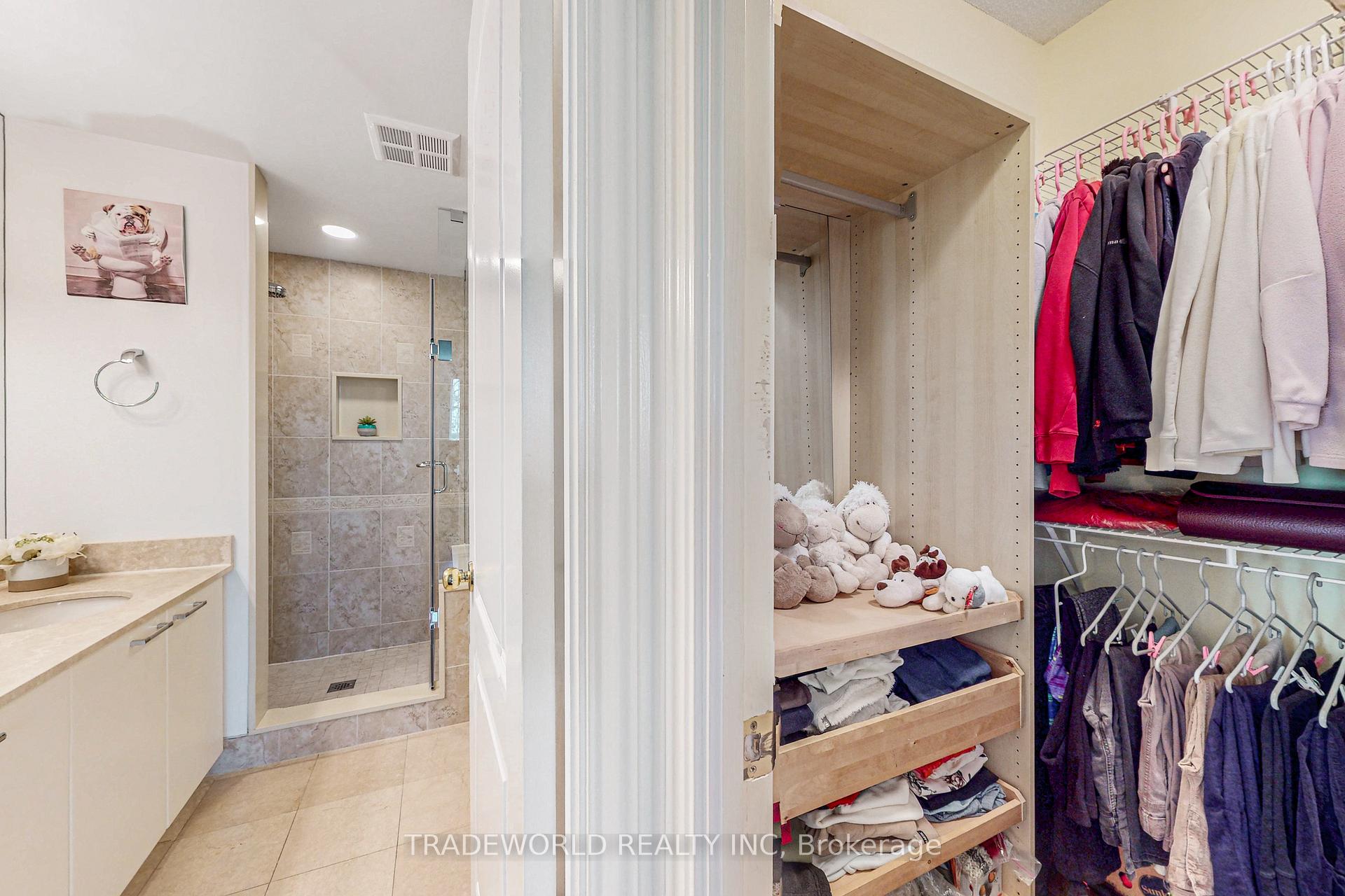 2 Bedrooms Condo at 18 William Carson, Toronto For sale