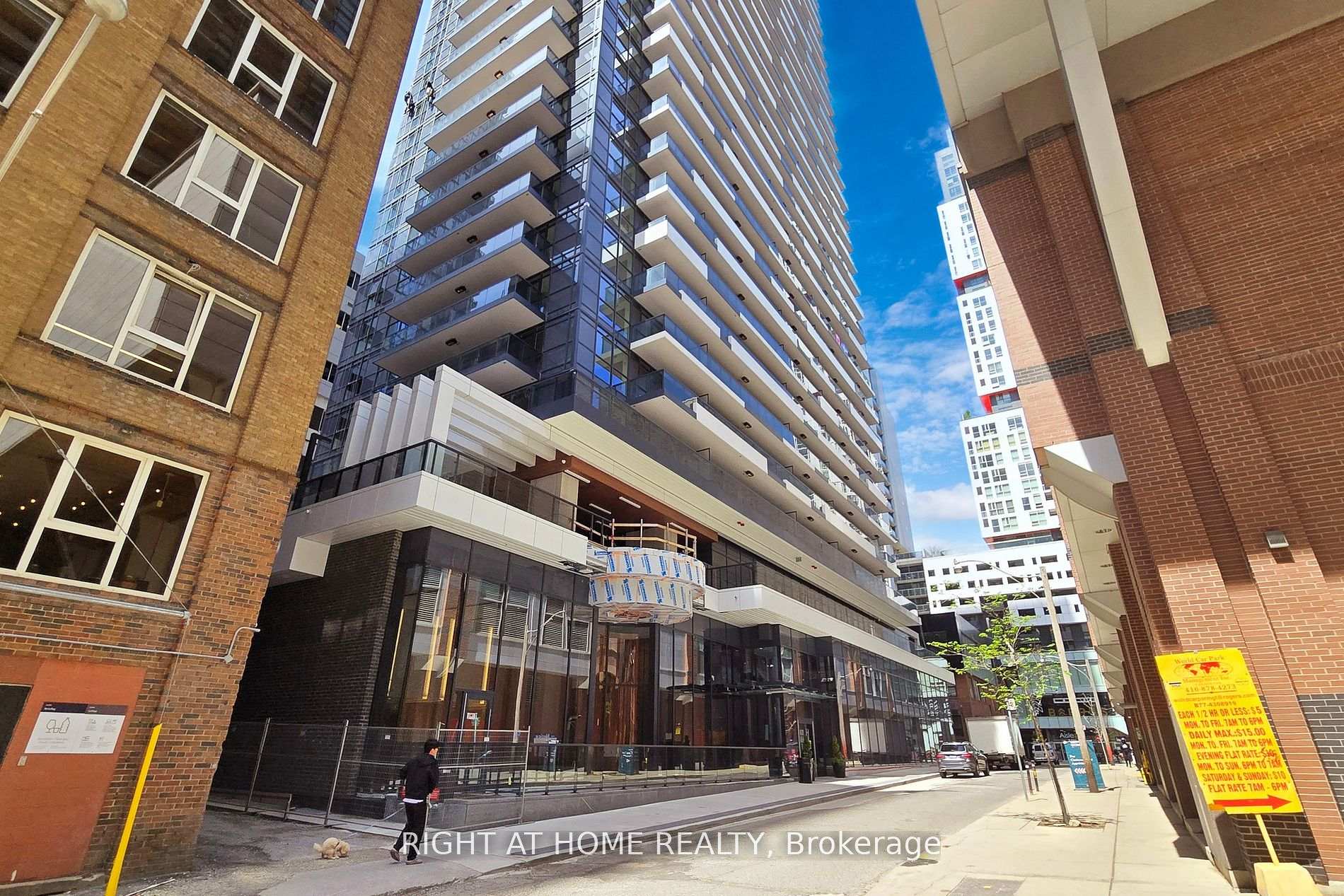 2 Bedrooms Condo at 38 Widmer, Toronto For sale