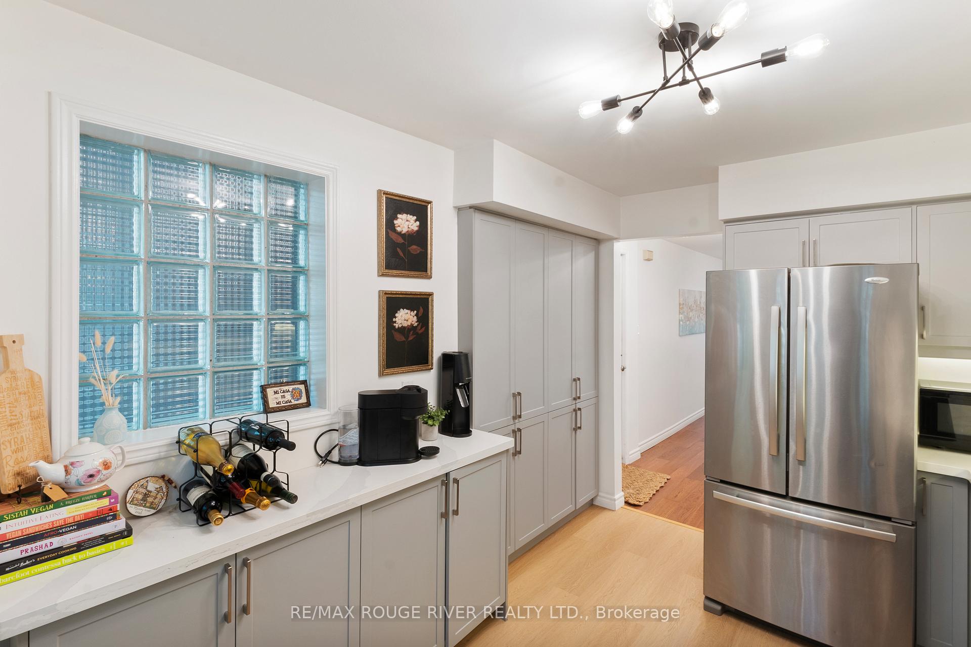 2 Bedrooms Condo at 32 Massey, Toronto For sale