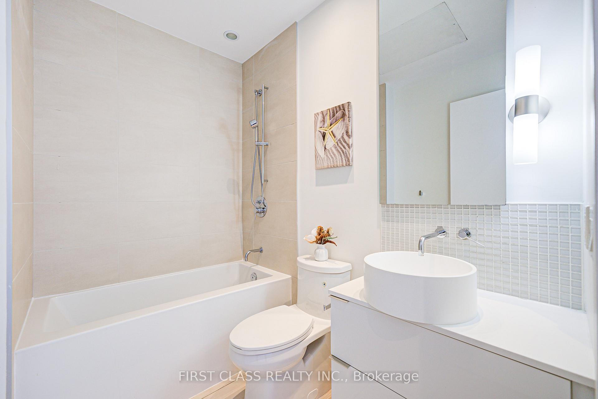 2 Bedrooms Condo at 185 Roehampton, Toronto For sale