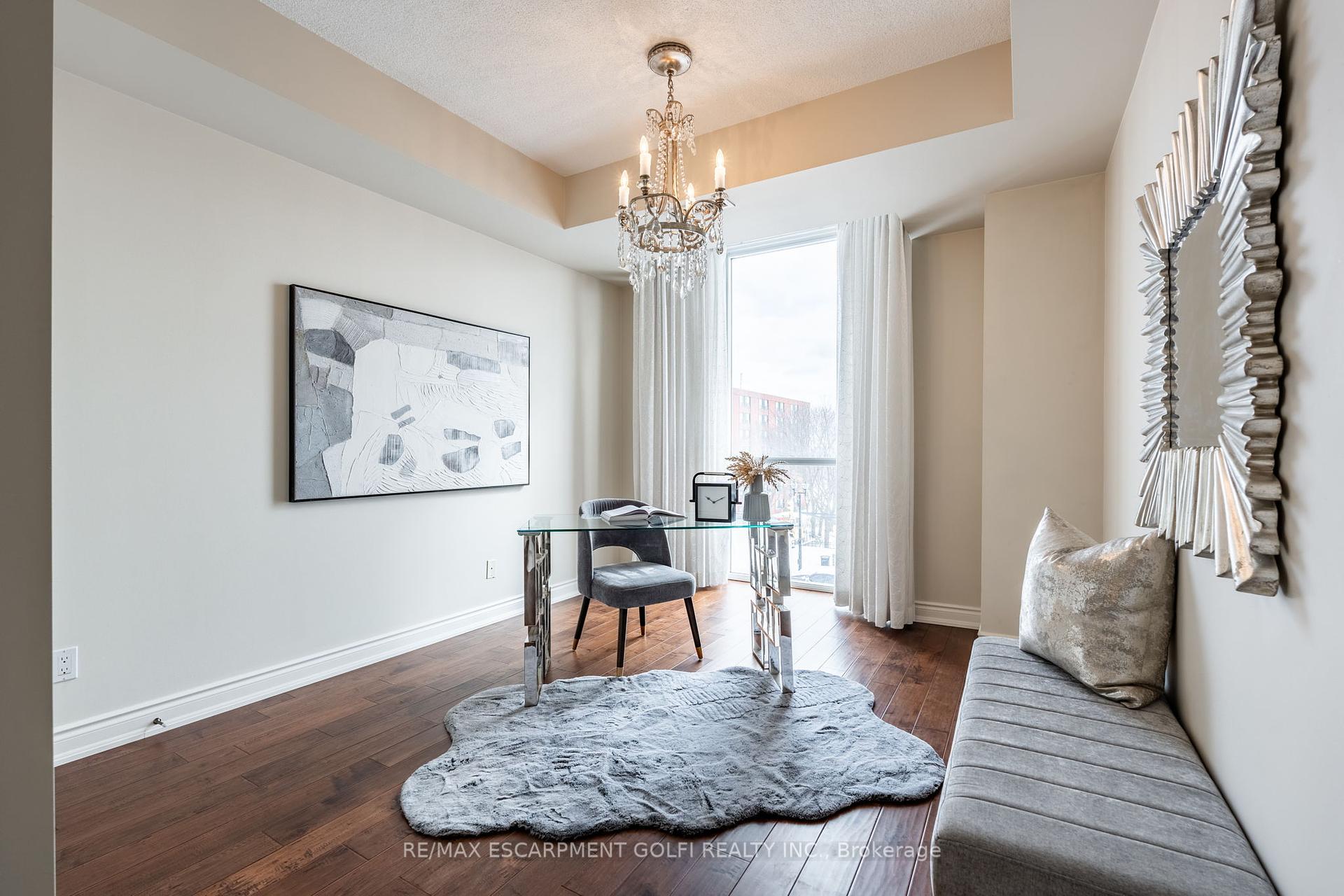 2 Bedrooms Condo at 1477 Lakeshore, Burlington For sale