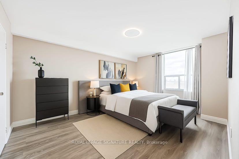 3 Bedrooms Condo at 5 Shady, Toronto For sale