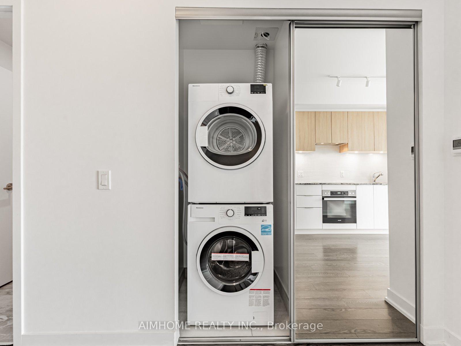 2 Bedrooms Condo at 20 O’Neil, Toronto For sale