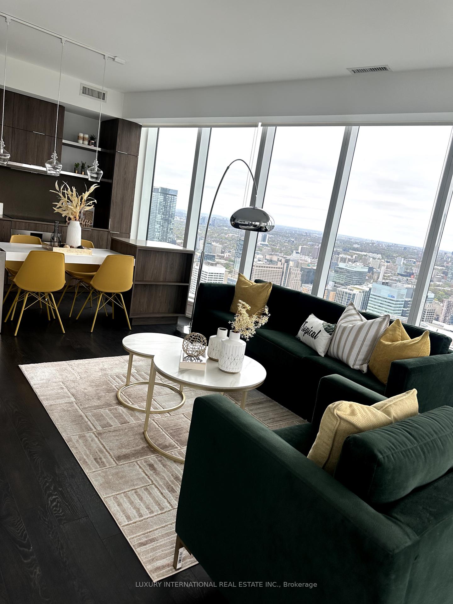 2 Bedrooms Condo at 197 Yonge, Toronto For sale