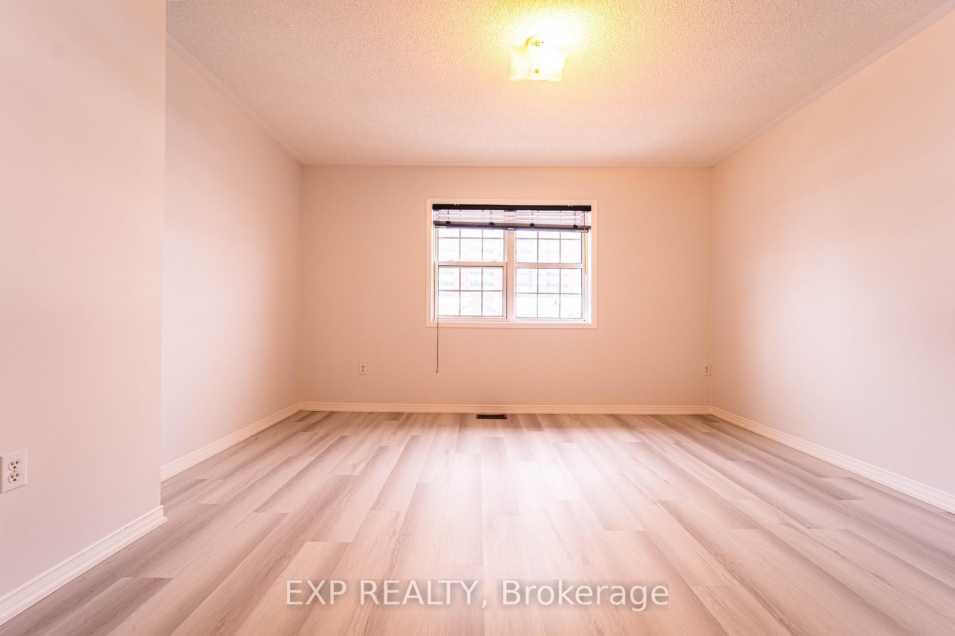 4 Bedrooms Condo at 199 Hillcrest, Mississauga For sale