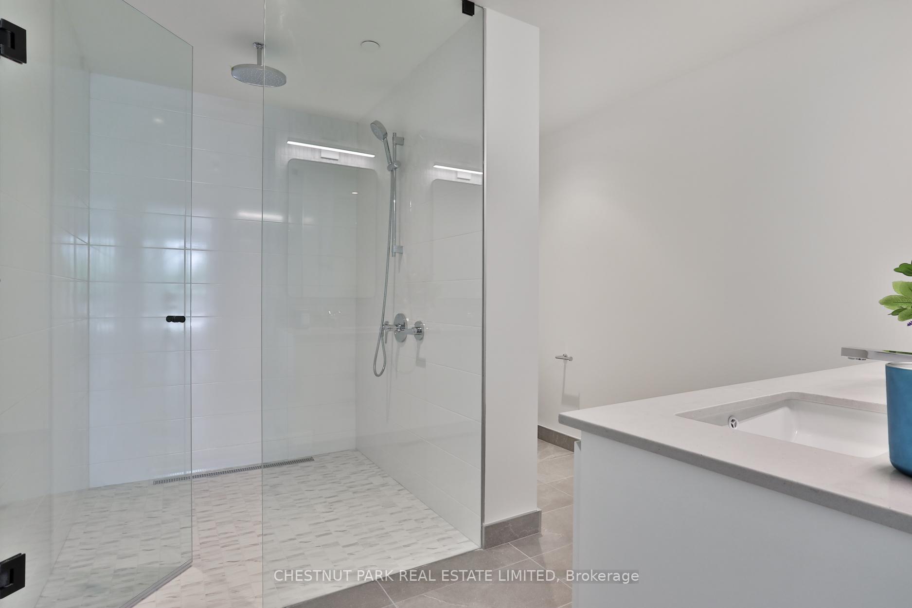 3 Bedrooms Condo at 1414 Bayview, Toronto For sale