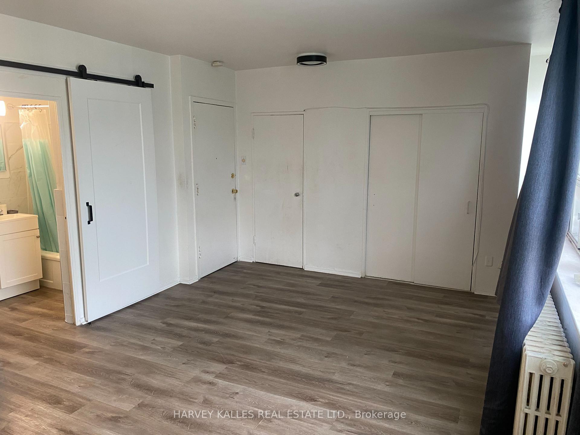 1582 Bathurst Street 211