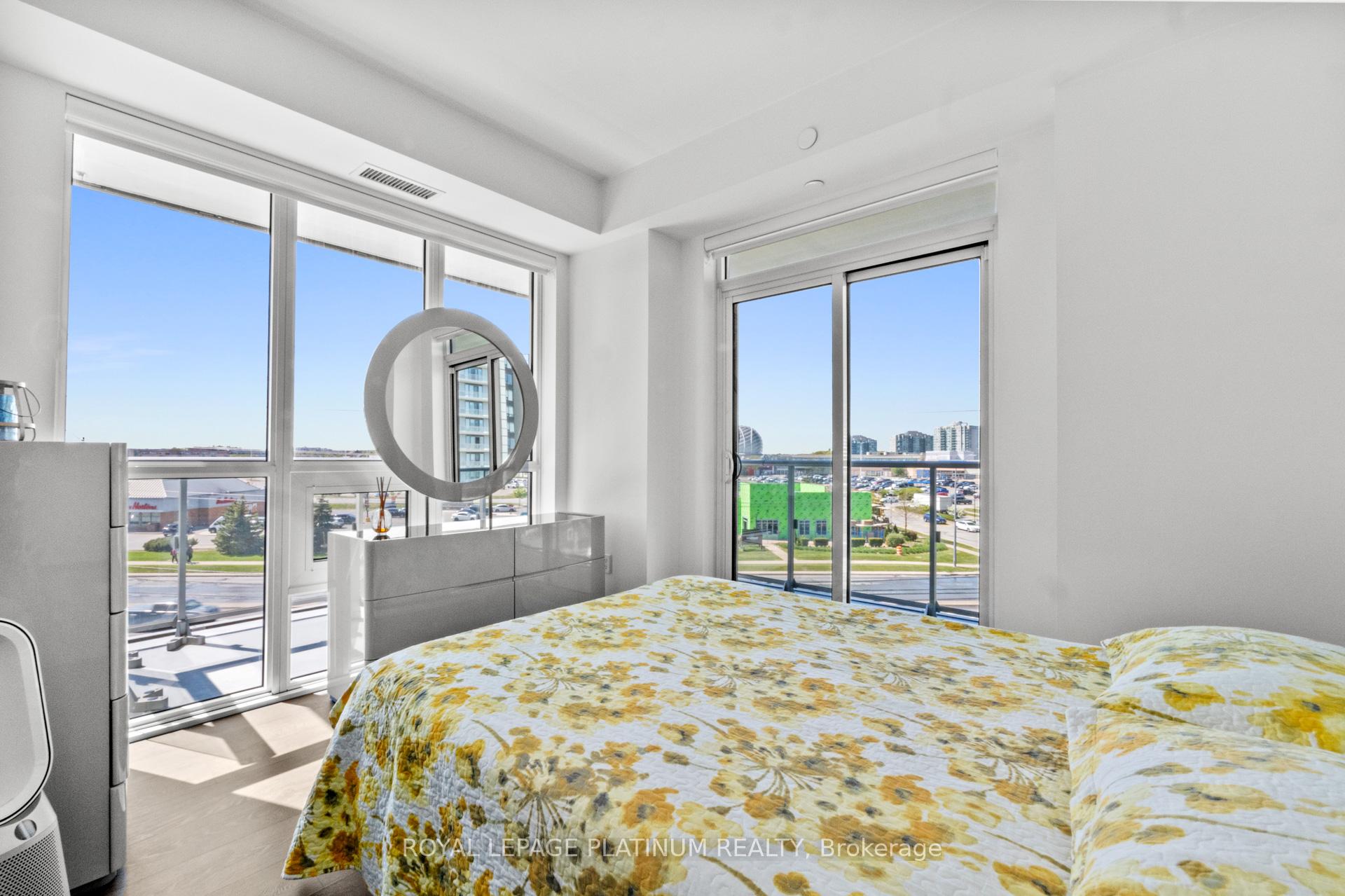 3 Bedrooms Condo at 4699 Glen Erin, Mississauga For sale