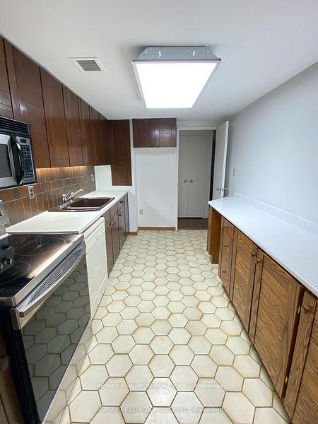 2 Bedrooms Condo at 349 St Clair, Toronto For sale