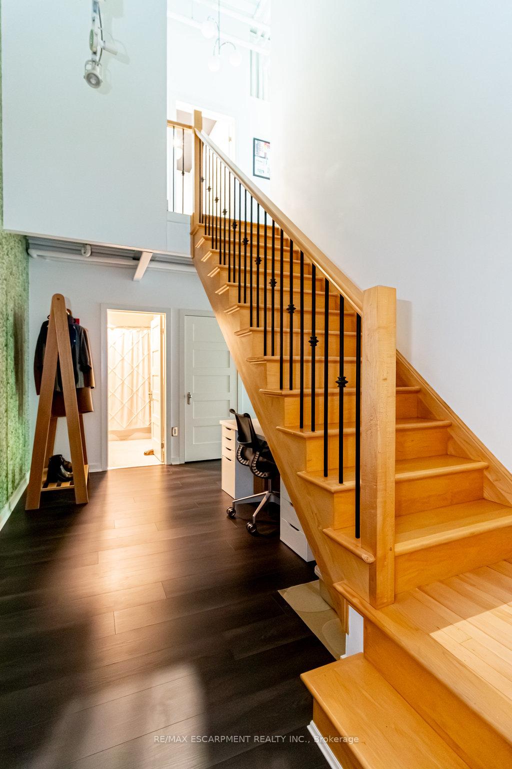 2 Bedrooms Condo at 66 Bay, Hamilton For sale