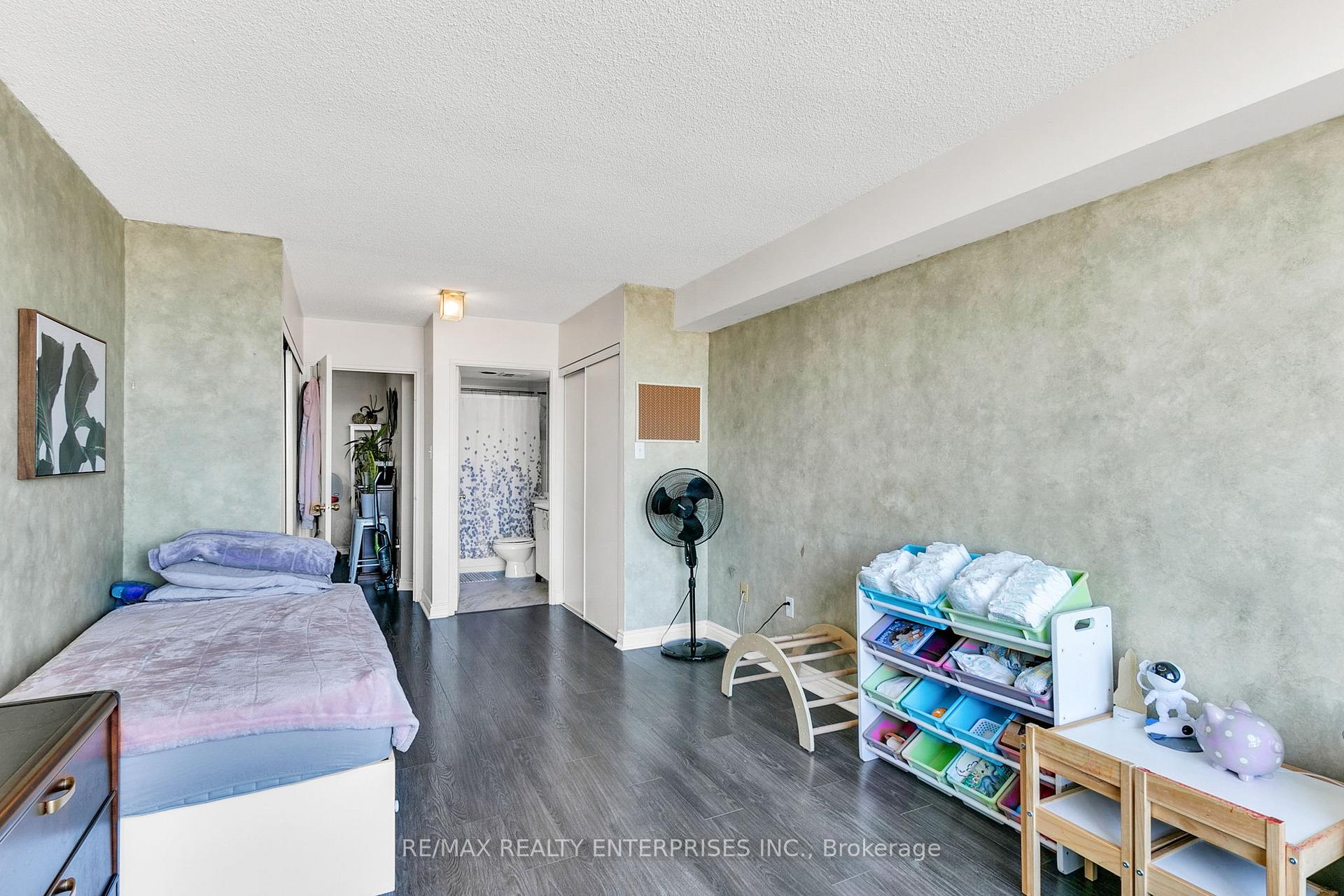 3 Bedrooms Condo at 1 Greystone Walk,  Toronto For sale