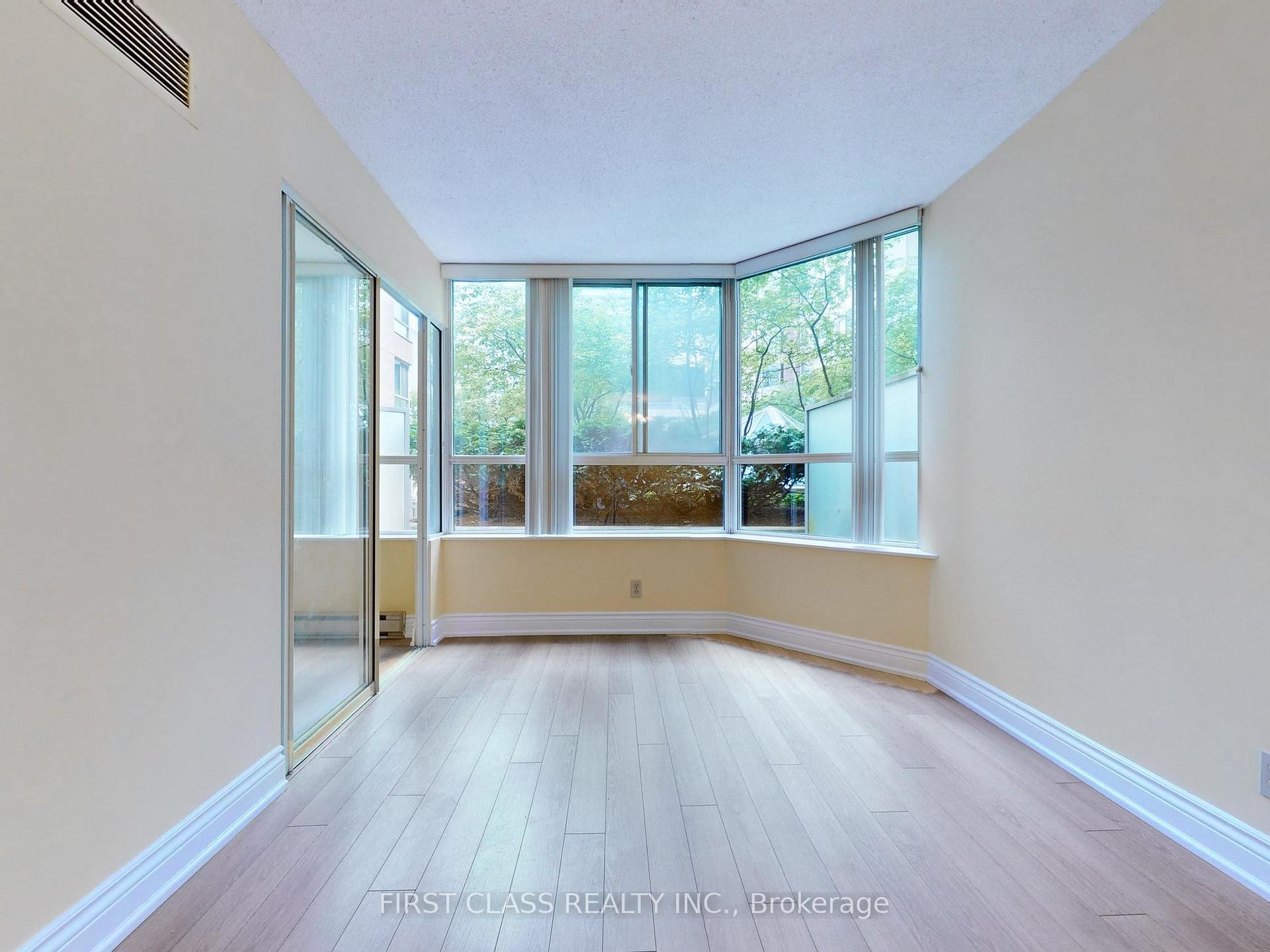 3 Bedrooms Condo at 717 Bay, Toronto For sale