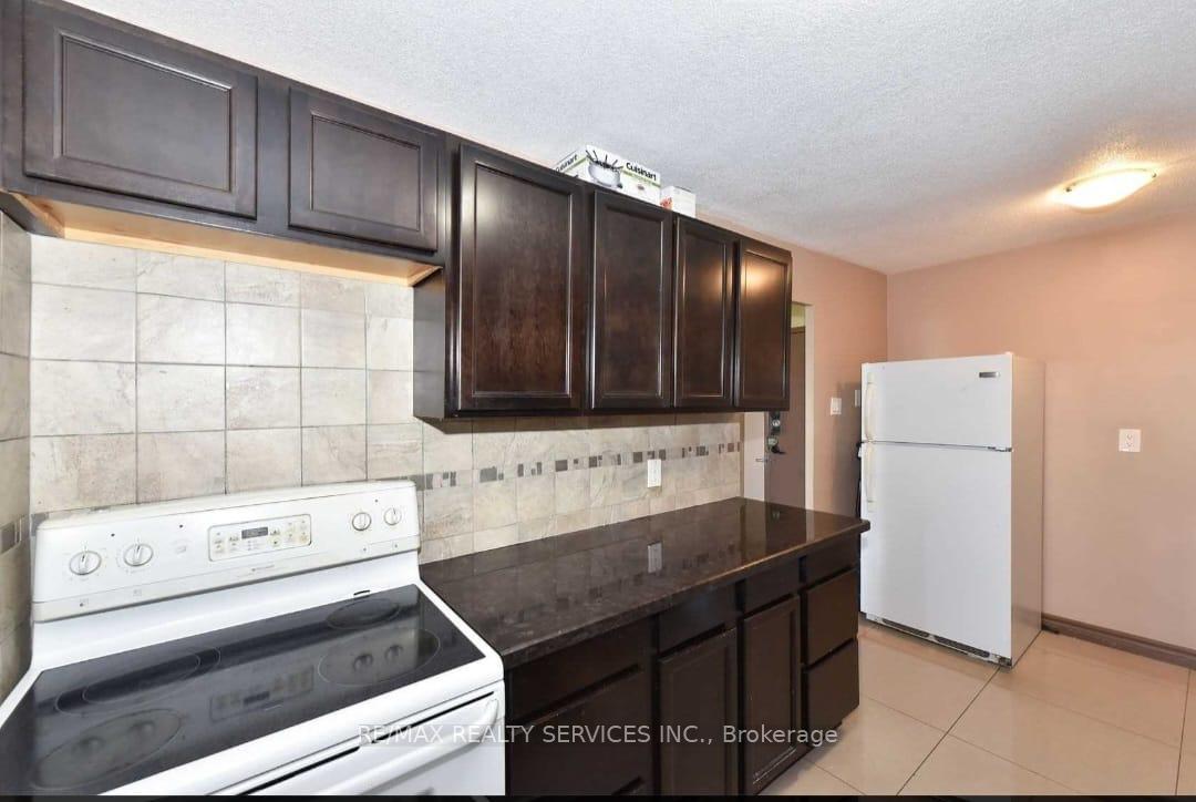 2 Bedrooms Condo at 270 PALMDALE,  Toronto For sale
