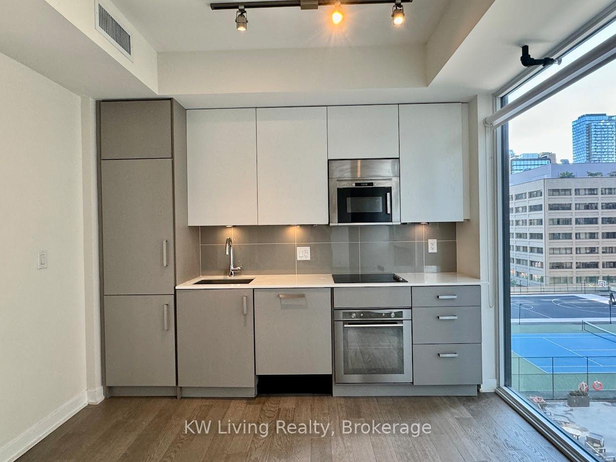 1 Bedroom Condo at 17 Dundonald,  Toronto For sale