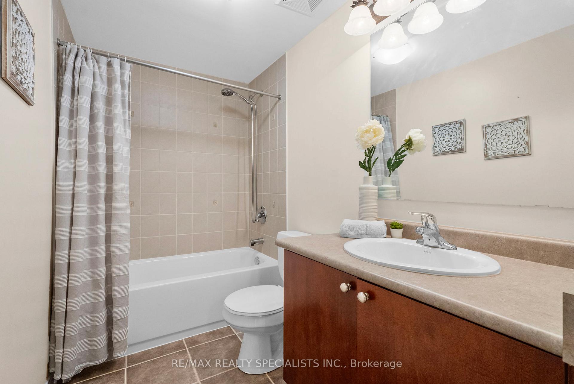 2 Bedrooms Condo at 3985 Eglinton, Mississauga For sale
