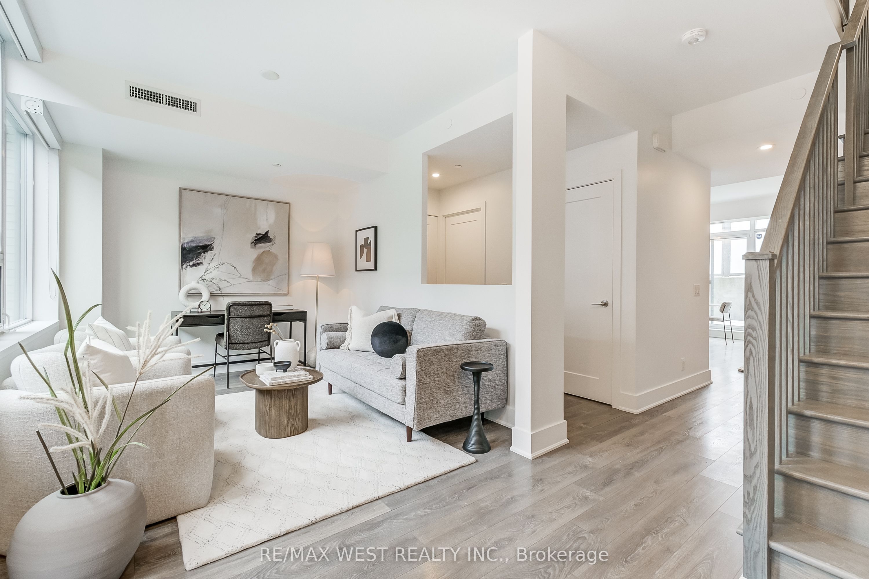 #Th105 - 120 Parliament Street, Toronto, ON M5A 2Y8