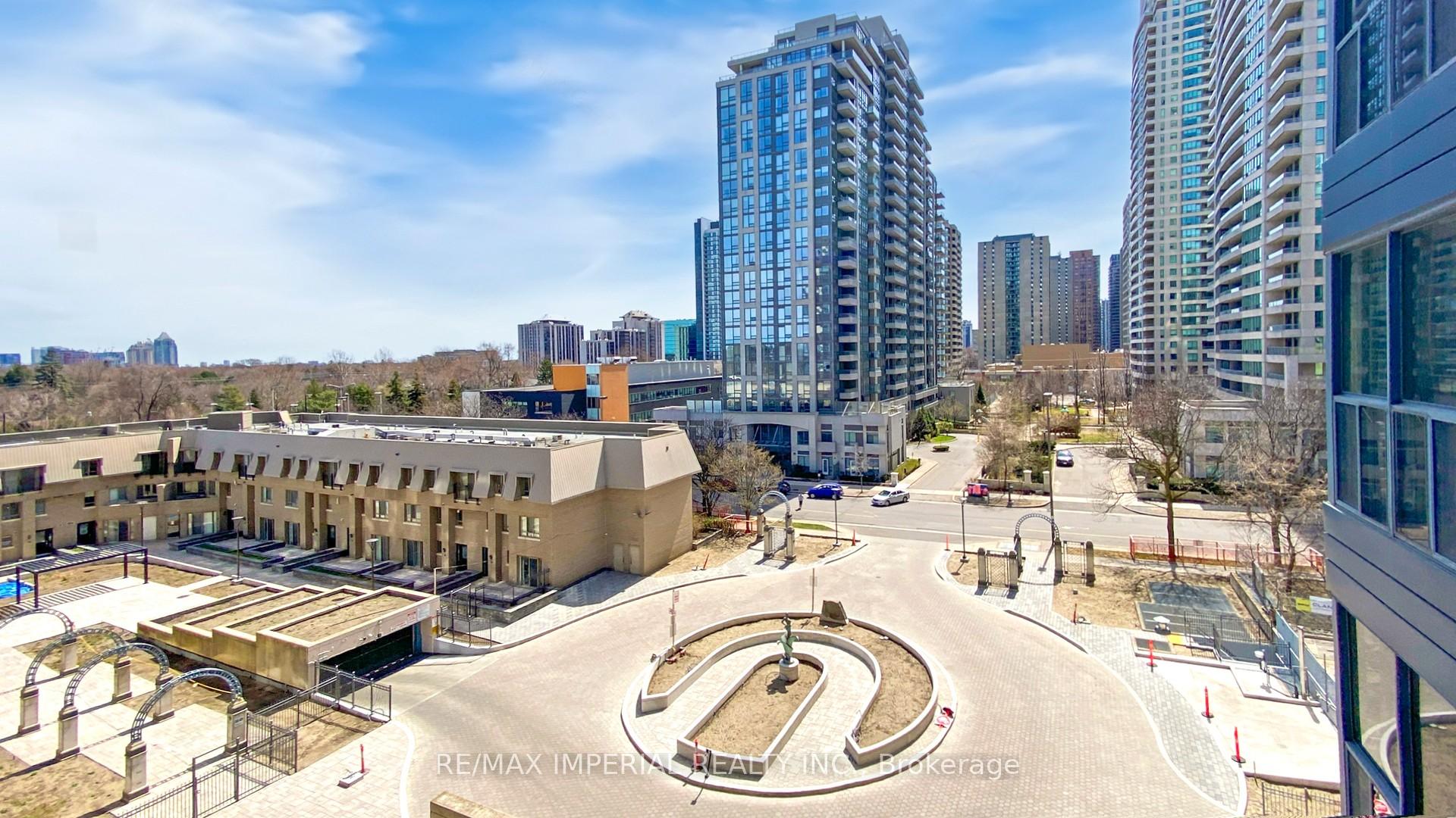 3 Bedrooms Condo at 18 Hollywood, Toronto For sale
