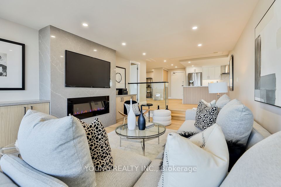 1555 Finch