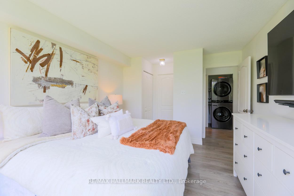 2 Bedrooms Condo at 1 Greystone Walk, Toronto For sale