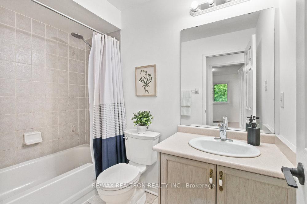 4 Bedrooms Condo at 31 Treeland, Toronto For sale