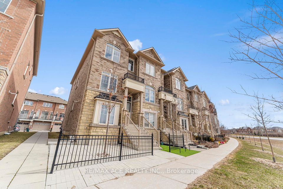 207 Dundas
