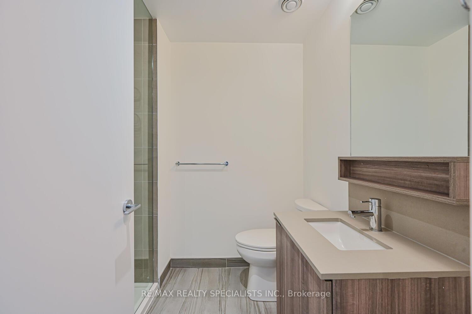 2 Bedrooms Condo at 5 BUTTERMILL, Vaughan For sale