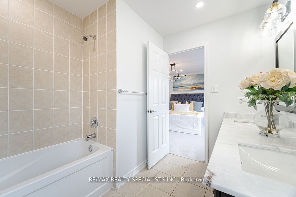 31 Enford Crescent