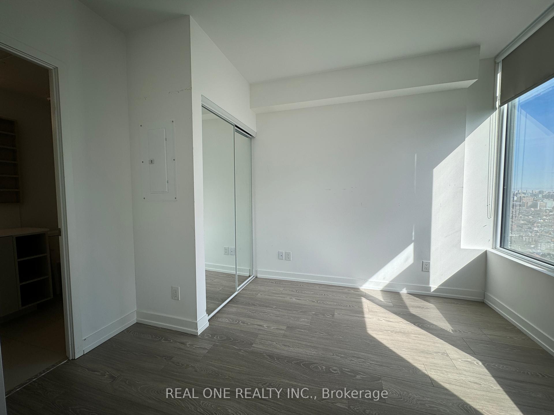 2 Bedrooms Condo at 19 Western Battery, Toronto For sale