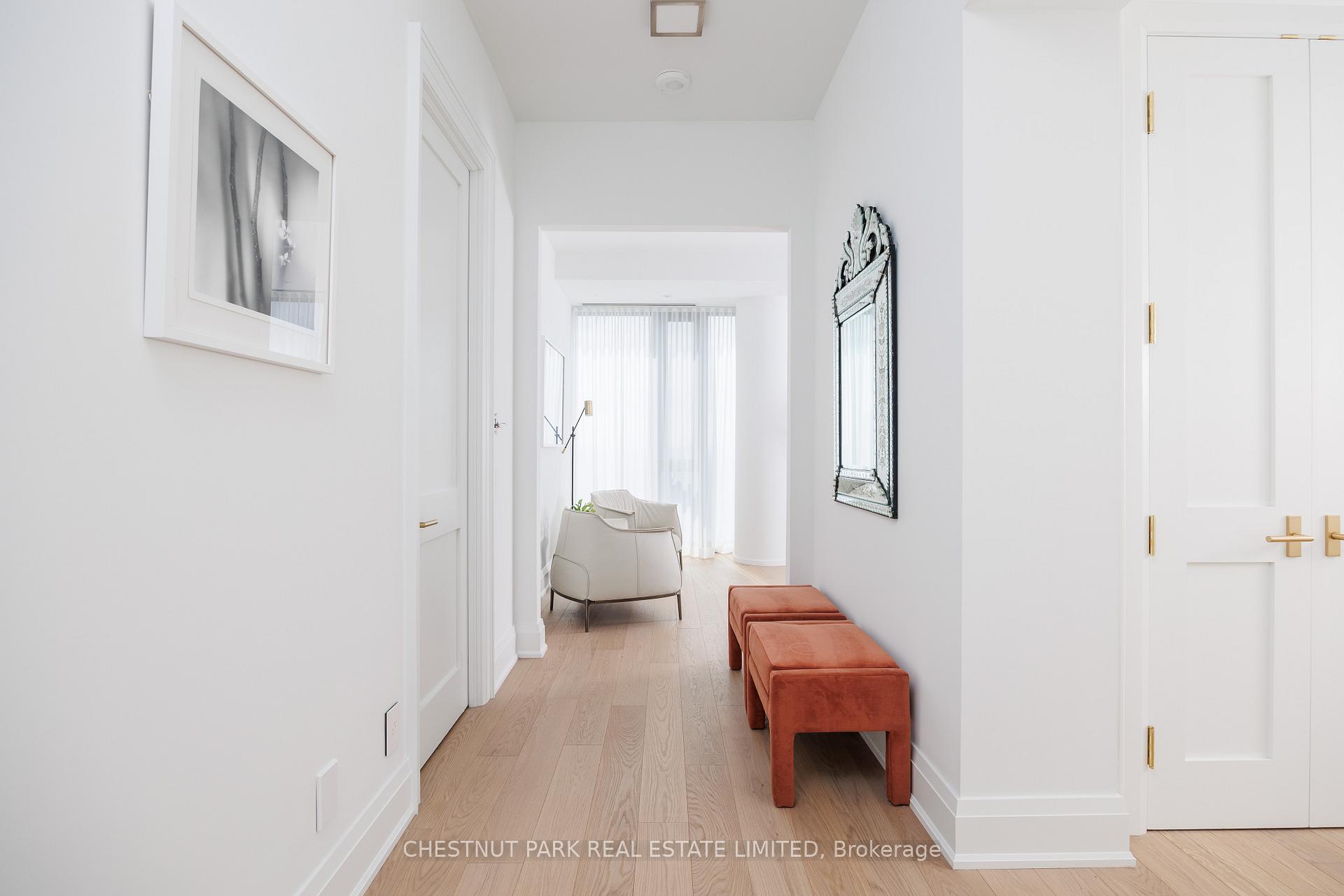 4 Bedrooms Condo at 200 Cumberland,  Toronto For sale