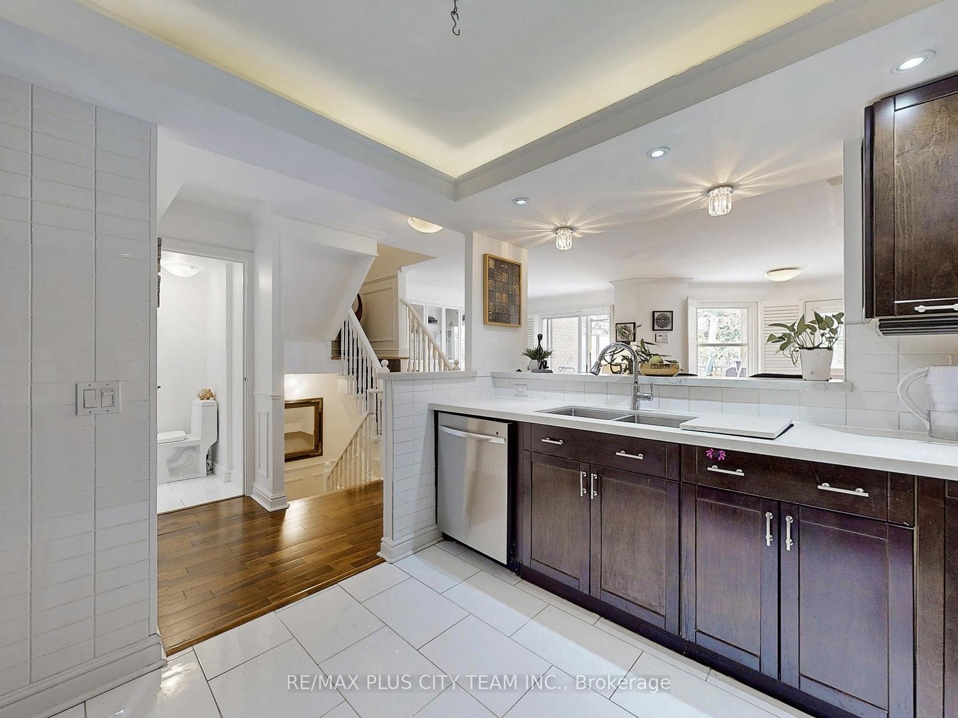 4 Bedrooms Condo at 60 Homewood, Toronto For sale