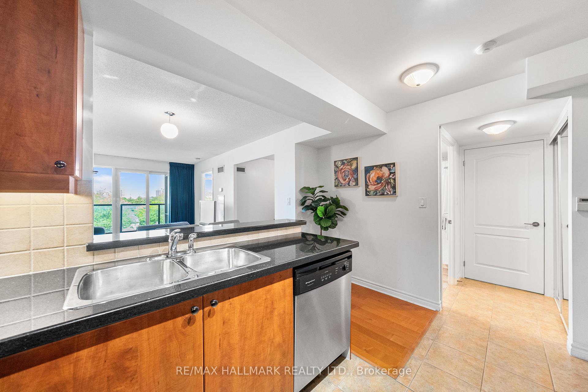 2 Bedrooms Condo at 3830 Bathurst, Toronto For sale