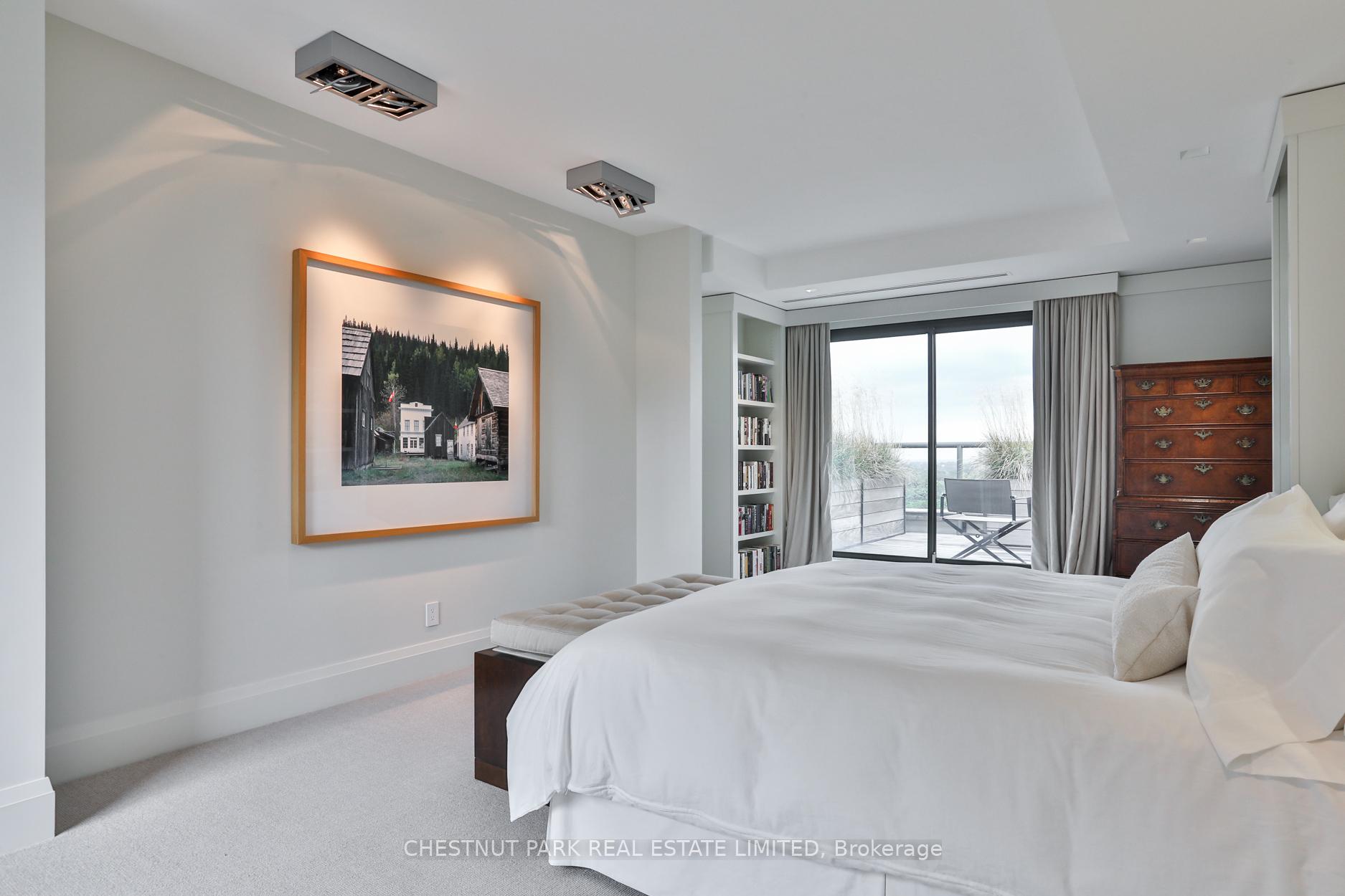 3 Bedrooms Condo at 33 Jackes,  Toronto For sale