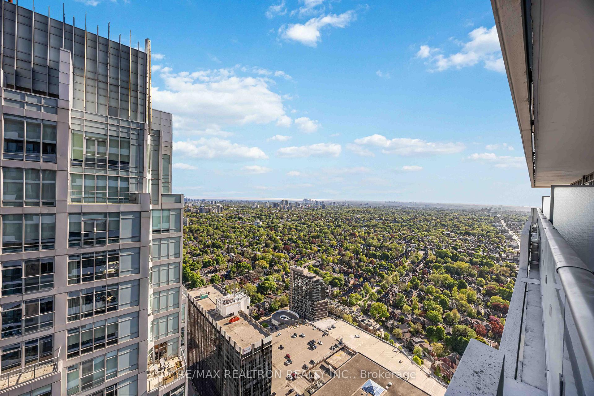 1 Bedroom Condo at 2221 Yonge, Toronto For sale