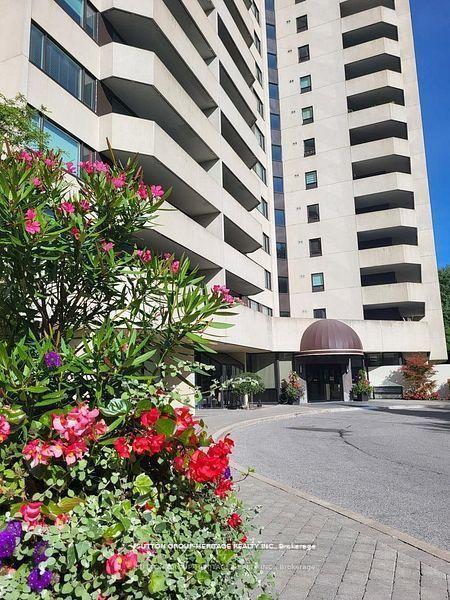 2 Bedrooms Condo at 75 Wynford Heights, Toronto For sale