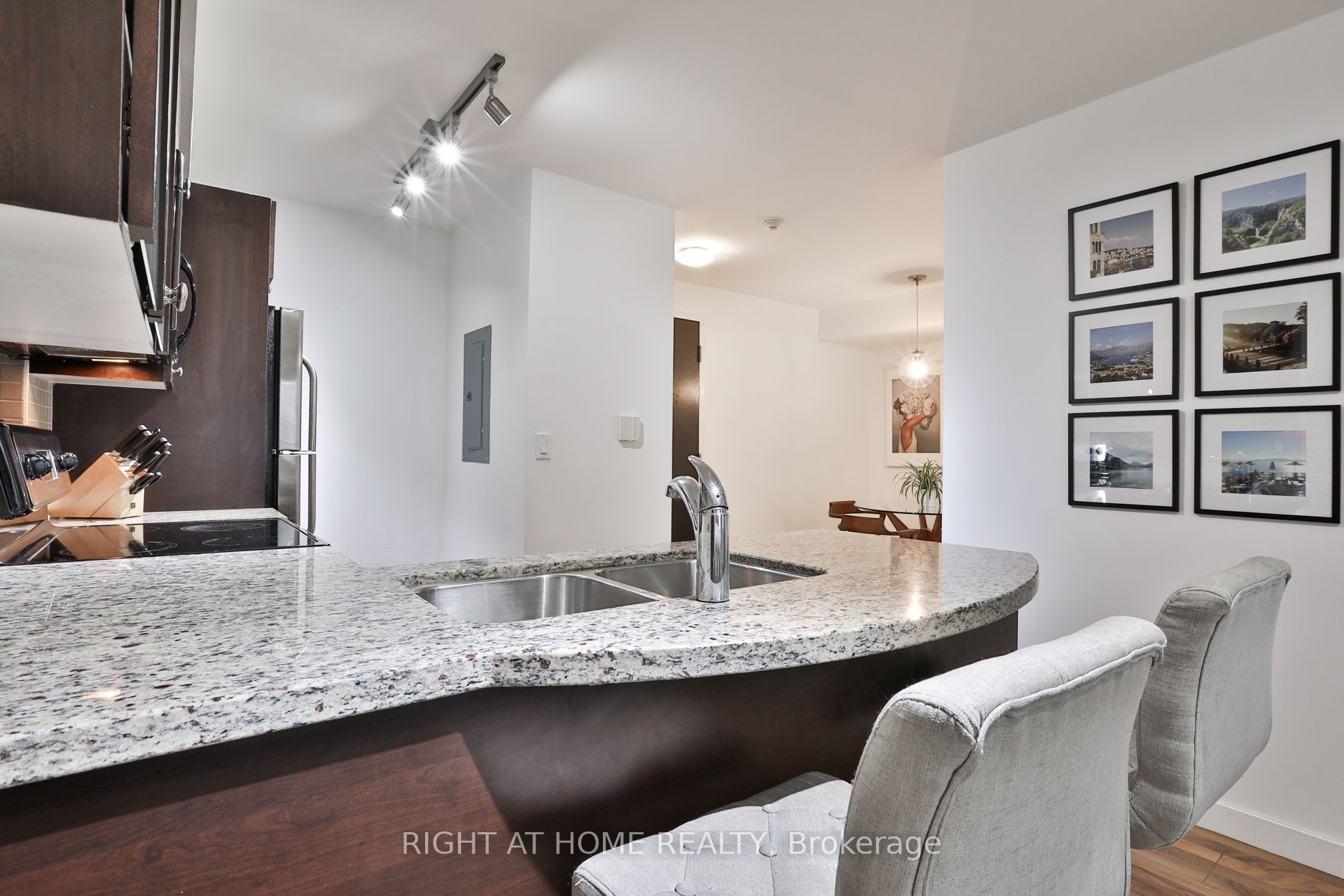 1005 King Street W, #613