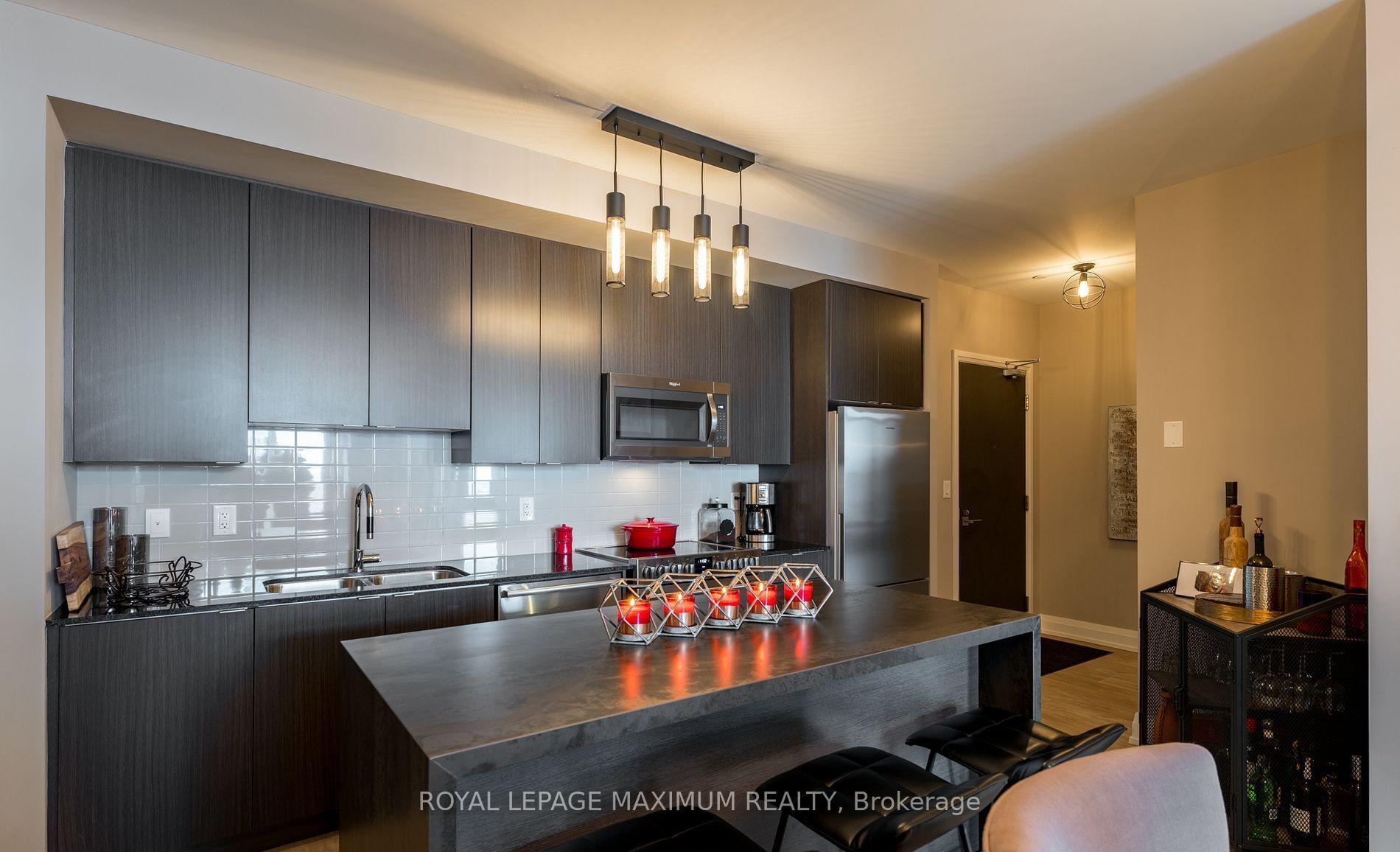 3 Bedrooms Condo at 3700 Highway 7, Vaughan For sale