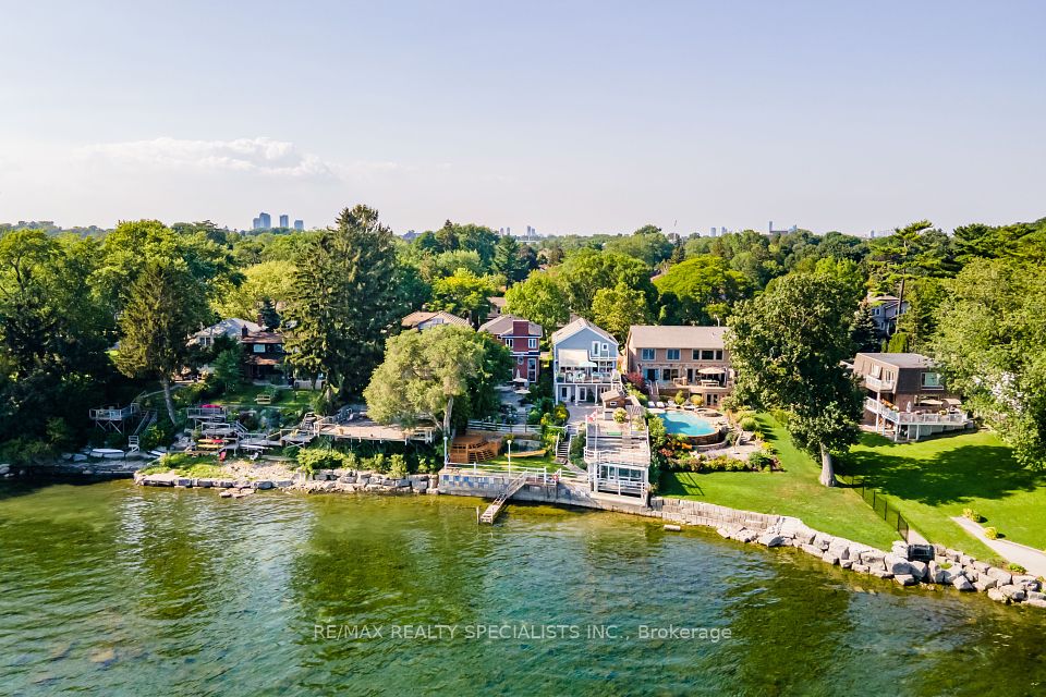 327A Lake Promenade