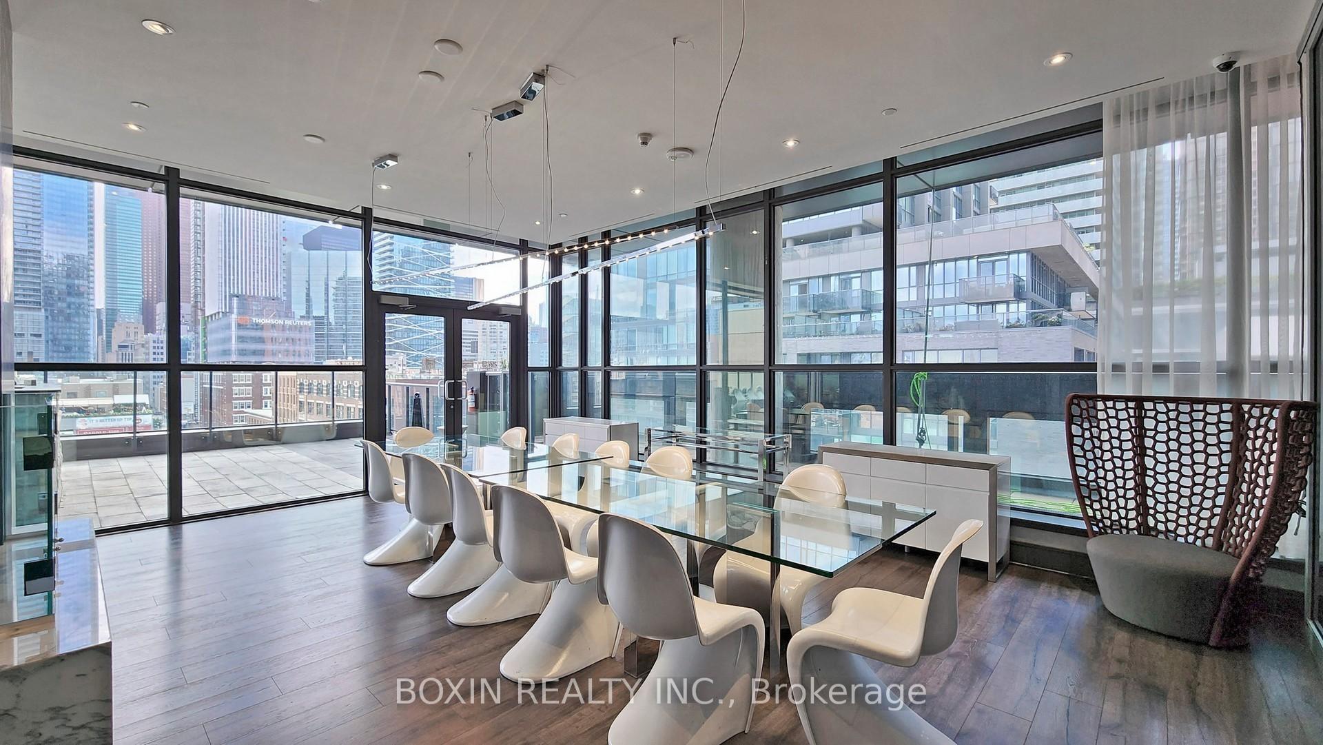 2 Bedrooms Condo at 290 Adelaide,  Toronto For sale