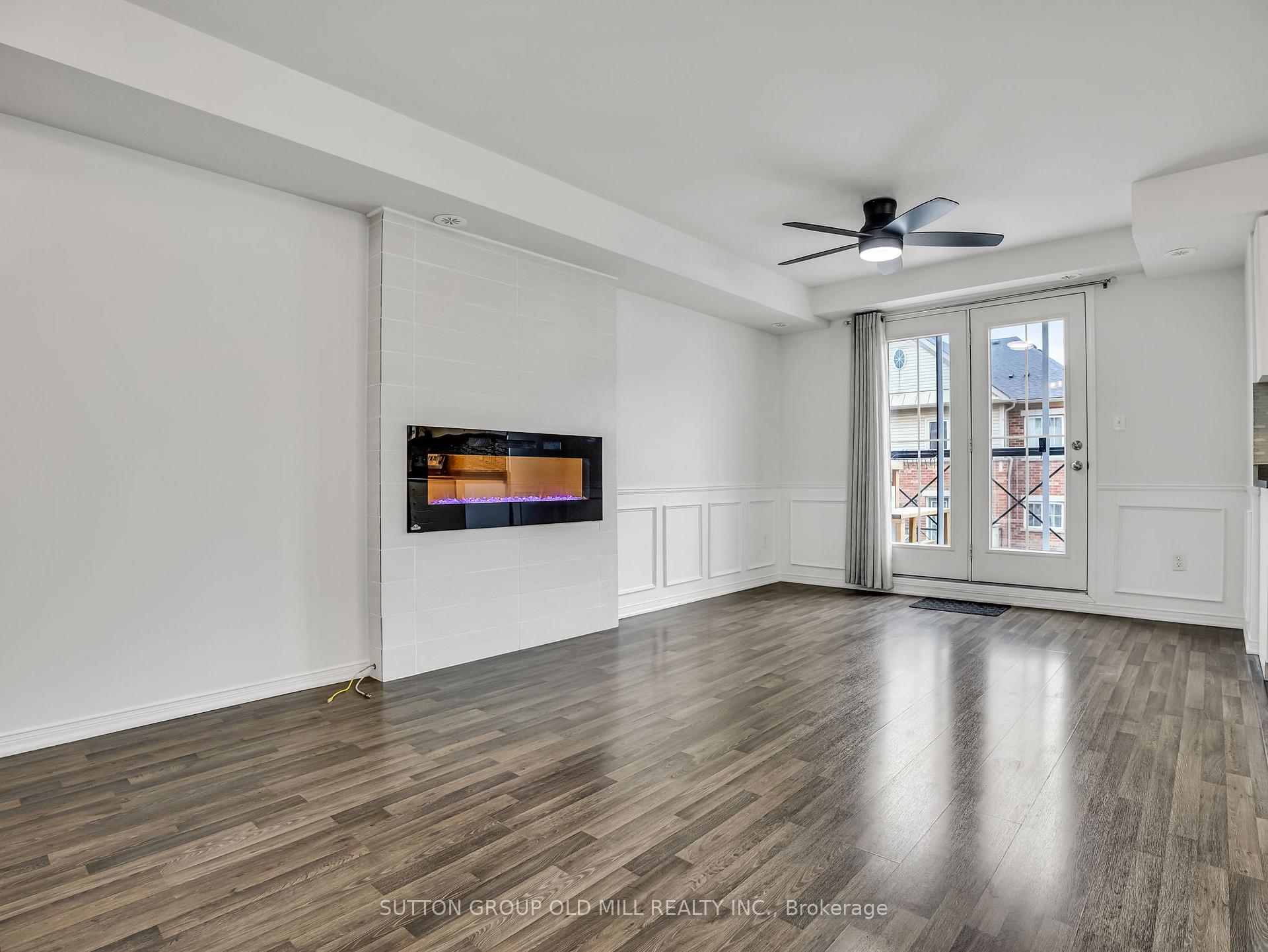2 Bedrooms Condo at 43 Hays, Oakville For sale