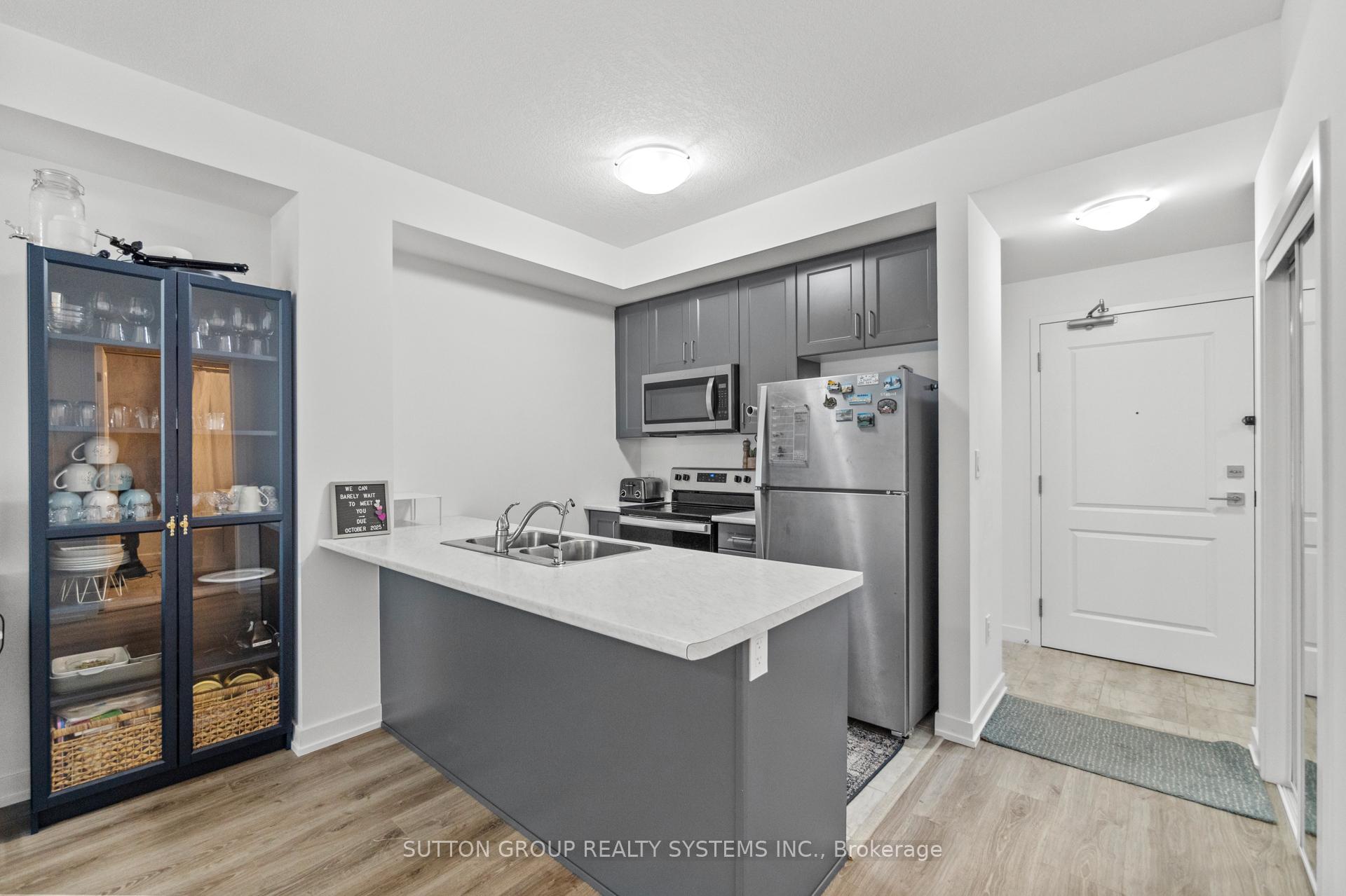 2 Bedrooms Condo at 460 Dundas, Hamilton For sale