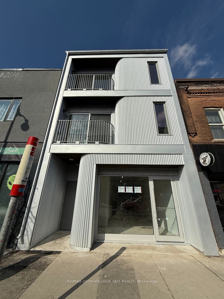3122 Dundas